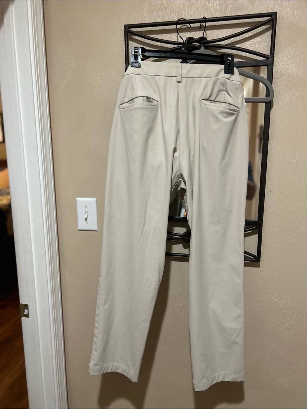 Dockers Go Light Beige Men's Chinos/ pants